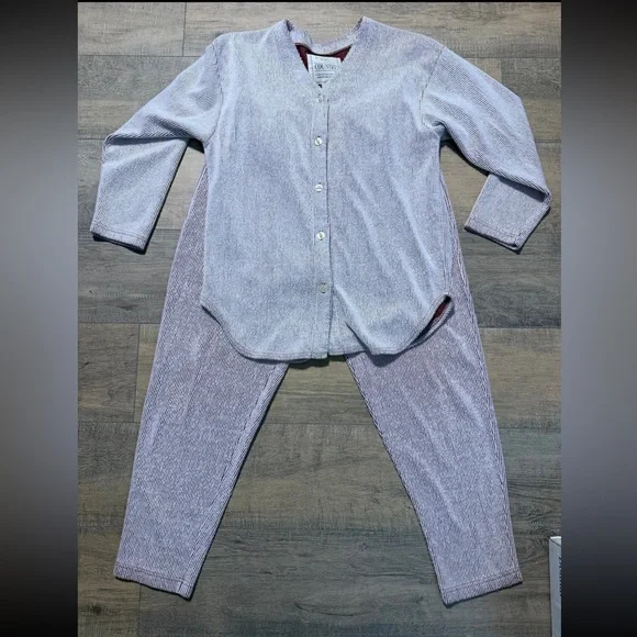 Elegant Women's Pajama Set - Picture 1 of 4